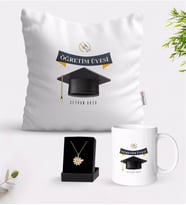 BK Gift Kişiye Özel Öğretim Üyesi Beyaz Kupa Yastık ve İsimli Papatya Kolye Hediye Seti-1 (Model 1)