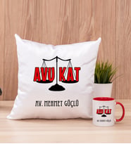 Avukat Kare Yastık ve Kırmızı Kupa Bardak