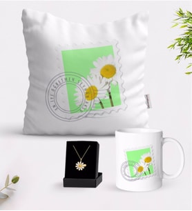 BK Gift Kişiye Özel Papatya Temalı En İyi Öğretmen Beyaz Kupa Yastık ve İsimli Papatya Kolye Hediye Seti-10 (Model 1)