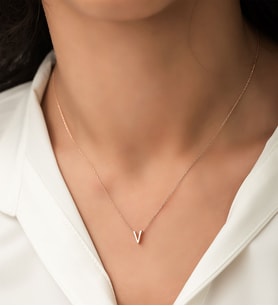 Papatya Silver 925 Ayar Gümüş Üç Boyutlu V Harf Kolye Rose Altın