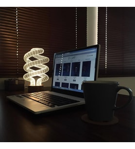 Spiral Figürlü Dekoratif Hediye Led Masa Lambası 7 Işık Rengi Ahşap Taban