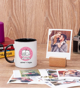 Aşık Çiftlere Özel Siyah Kupa Bardak ve Ahşap Standlı Polaroid Set