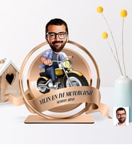 BK Gift Kişiye Özel Yılın En İyi Motorcusu Karikatürlü 3D Ahşap Biblo Plaket