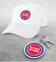 NBA Detroit Pistons Beyaz Şapka ve Ahşap Anahtarlık Seti (Model 1)
