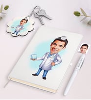 BK Gift Kişiye Özel Erkek Diş Hekimi Karikatürlü Beyaz Defter Kalem ve Anahtarlık Hediye Seti-3 (Model 1)