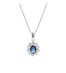 925 Ayar Gümüş Minik Çiçek Tasarım Oval Safir Taşlı Kolye