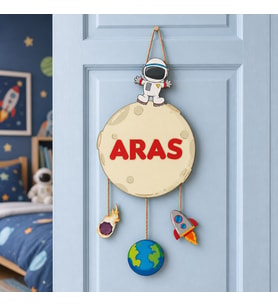 Gifties Uzayda Astronot Bebek Temalı Kişiye Özel Kapı Süsü