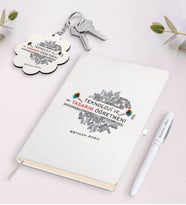 BK Gift Kişiye Özel Teknoloji ve Tasarım Öğretmeni Beyaz Defter Kalem ve Anahtarlık Hediye Seti (Model 1)