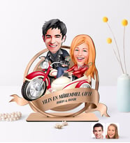 BK Gift Kişiye Özel Yılın En Mükemmel Çifti Karikatürlü 3D Ahşap Biblo Plaket-12 (Beyaz)