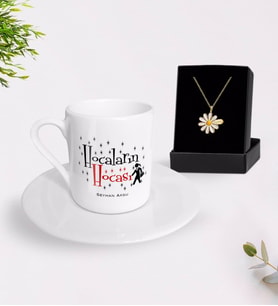 BK Gift Kişiye Özel Hocaların Hocası Türk Kahvesi Fincanı ve İsimli Papatya Kolye Hediye Seti-2 (Model 1)