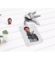 BK Gift Kişiye Özel Erkek Motorcu Karikatürlü Şeffaf Pleksi Anahtarlık-2 (Beyaz)