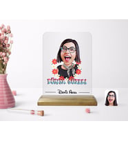 BK Gift Kişiye Özel Dünya Güzeli Karikatürlü Ahşap Standlı Çerçeve (Beyaz)
