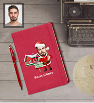 Kişiye Özel Yılbaşı Erkek Karikatürlü Kırmızı Defter Kalem Hediye Seti Model-11