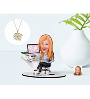 BK Gift Kişiye Özel Kadın Genel Müdür Karikatürlü 3D Ahşap Biblo ve İsimli Tarihli Papatya Kolye Seti-1 (Model 1)