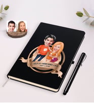 BK Gift Kişiye Özel Yılın En Mükemmel Çifti Karikatürlü Siyah Defter ve Kalem Hediye Seti-54