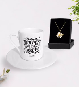BK Gift Kişiye Özel Yılın Öğretmeni Türk Kahvesi Fincanı ve İsimli Papatya Kolye Hediye Seti-1 (Model 1)