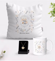 BK Gift Kişiye Özel Öğretmenler Günümüz Kutlu Olsun Beyaz Kupa Yastık ve İsimli Papatya Kolye Hediye Seti-1 (Model 1)