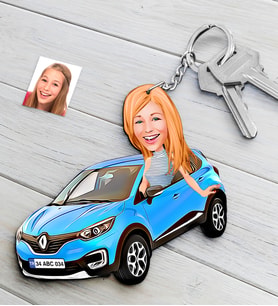 BK Gift Kişiye Özel Bayan Renault Captur Figürlü Plakalı Ahşap Karikatür Anahtarlık (Beyaz)