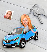 BK Gift Kişiye Özel Bayan Renault Captur Figürlü Plakalı Ahşap Karikatür Anahtarlık (Beyaz)