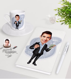 BK Gift Kişiye Özel Erkek Bankacı Karikatürlü Beyaz Defter Kalem Türk Kahvesi Fincanı Seti-1 (Model 1)