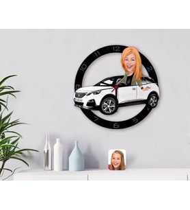 BK Gift Kişiye Özel Plakalı Kadın Peugeot 5008 Karikatürlü Ahşap Duvar Saati-1 (Beyaz)