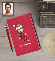 Kişiye Özel Yılbaşı Erkek Karikatürlü Kırmızı Defter Kalem Hediye Seti Model-12