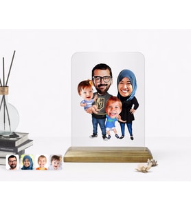 BK Gift Kişiye Özel Tesettürlü Aile Karikatürlü Ahşap Standlı Çerçeve-3 (Beyaz)