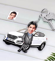 BK Gift Kişiye Özel Erkek Hyundai Tucson Figürlü Plakalı Ahşap Karikatür Anahtarlık-1 (Beyaz)