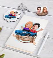 BK Gift Kişiye Özel Yılın En Mükemmel Çifti Karikatürlü Beyaz Defter Kalem ve Anahtarlık Hediye Seti-52 (Model 1)