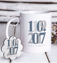 BK Gift Kişiye Özel İsimli Tarihli Beyaz Kupa ve Anahtarlık Hediye Seti-1 (Model 1)