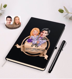 BK Gift Kişiye Özel Yılın En Mükemmel Çifti Karikatürlü Siyah Defter ve Kalem Hediye Seti-56