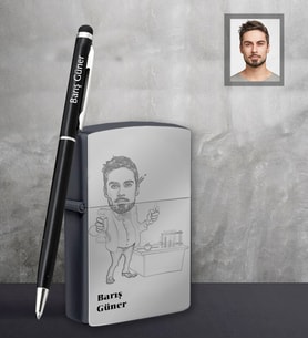 Kişiye Özel Öğretmen Karikatürlü Siyah Çakmak Kalem Hediye Seti Bay-3 (Model 1)