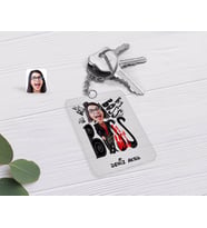 BK Gift Kişiye Özel Kadın Big Boss Karikatürlü Şeffaf Pleksi Anahtarlık-3 (Beyaz)