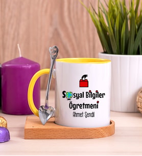 Sosyal Bilgiler Öğretmeni Ahşap Altlıklı Sarı Kupa Bardak