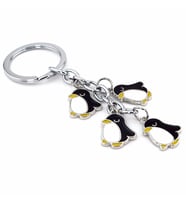 PENGUENLER SALLANTILI METAL ANAHTARLIK KC866