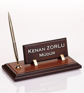 Deri Zeminli Ahşap Masa İsimliği Makam Hediye Ofis Masa İsimlik (Kahverengi)