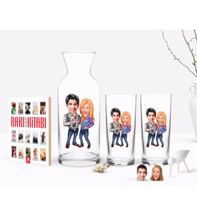 BK Gift Kişiye Özel Renkli Baskılı Sevgililer Karikatürlü İkili Rakı Bardağı Karaf ve Cep Kitabı Hediye Seti-50 (Model 1)