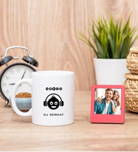 Emoji Tasarım Beyaz Kupa Bardak ve Kırmızı Mini Fotoğraf Çerçevesi