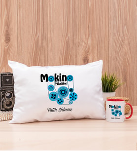 Makine Teknikeri Dikdörtgen Yastık ve Kırmızı Kupa Bardak