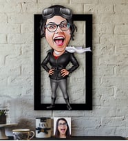 BK Gift Kişiye Özel Bayan Pilot Karikatürlü 3D Ahşap Tablo