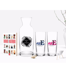BK Gift Kişiye Özel Renkli Baskılı Harfli İkili Rakı Bardağı Karaf ve Cep Kitabı Hediye Seti-2 (Model 1)