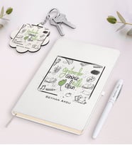 BK Gift Kişiye Özel Öğretmenler Gününüz Kutlu Olsun Beyaz Defter Kalem ve Anahtarlık Hediye Seti-8 (Model 1)