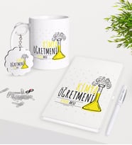 BK Gift Kişiye Özel Kimya Öğretmeni Kupa Anahtarlık Beyaz Defter Kalem Hediye Seti-5 (Model 1)