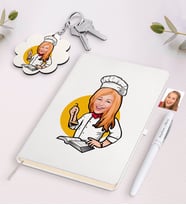 BK Gift Kişiye Özel Kadın Chef Karikatürlü Beyaz Defter Kalem ve Anahtarlık Hediye Seti-12 (Model 1)