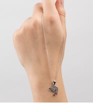 Mode Silver Balık figürü gümüş kolye