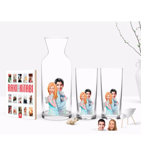 BK Gift Kişiye Özel Renkli Baskılı Sevgililer Karikatürlü İkili Rakı Bardağı Karaf ve Cep Kitabı Hediye Seti-87 (Model 1)
