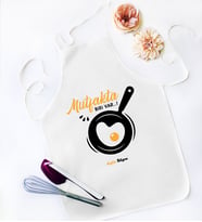 BK Gift Kişiye Özel Mutfakta Biri Var Beyaz Mutfak Önlüğü  1