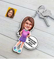 BK Gift Kişiye Özel Kız Çocuk Kolay Yetişmiyor Karikatürlü Ahşap Anahtarlık-5 (Beyaz)
