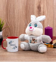 İsme Özel Çiçek Desenli Kırmızı Kupa Bardak ve Peluş Tavşan