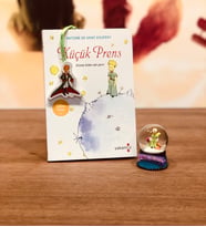 Küçük Prens Kokulu Kitap Ve Mini Kar Küresi Hediye Seti